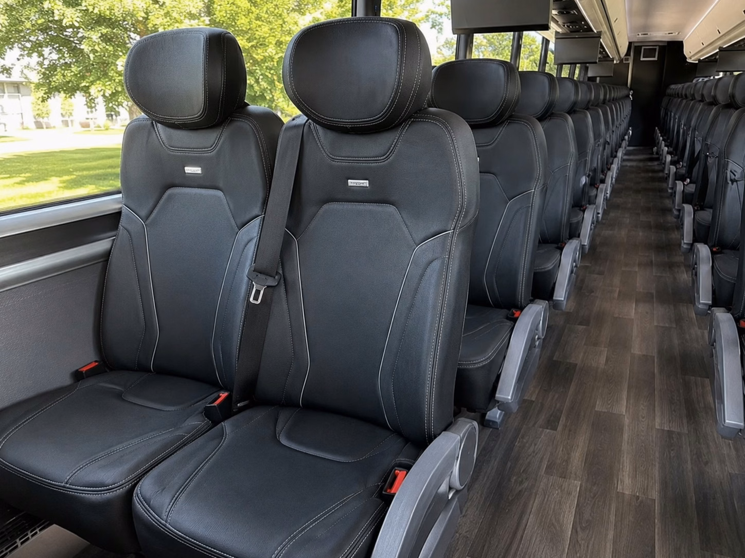 shuttle your wedding guests between macon hotels and your ceremony venue with ease